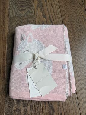 Elegant Baby Pink Knit Blanket with White Unicorn Motify 30” x 40” nwt